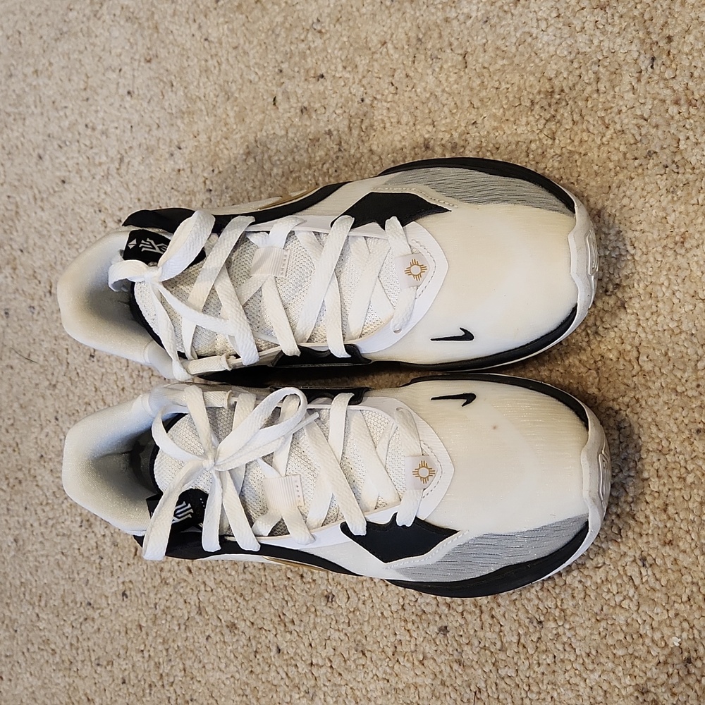 Kyrie Irving low top